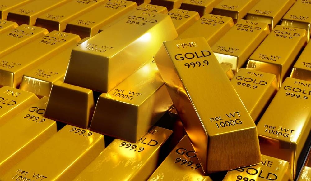 الذهب يتراجع عالمياً وترقب لموعد أول خفض للفائدة