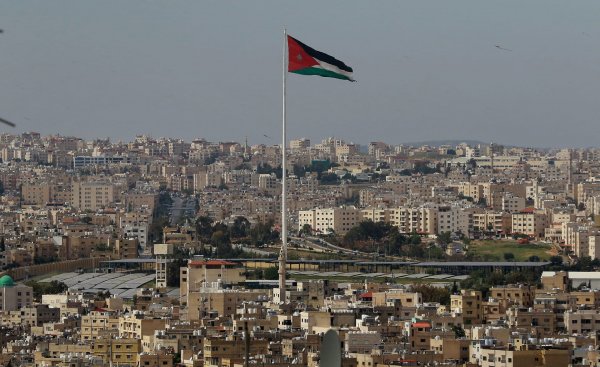 رويترز: الأردن يضغط على الغرب لزيادة تدفق المساعدات عبر معبر كرم أبوسالم