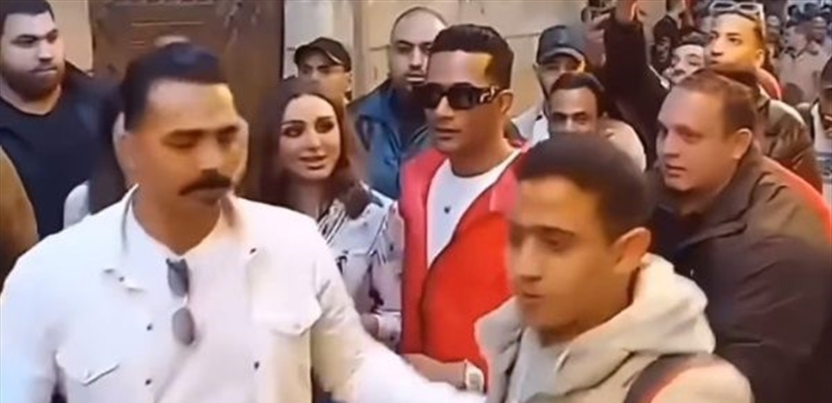 الجمهور يحاصر أنغام ومحمد رمضان في الشارع... ما القصة؟ (فيديو)