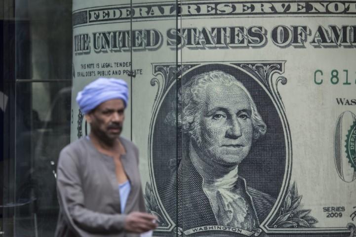 الدولار يرتفع إلى مستوى تاريخي في البنوك المصرية
