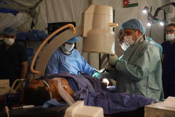 إجراء عمليات جراحية نوعية في المستشفى الميداني الأردني جنوب غزة