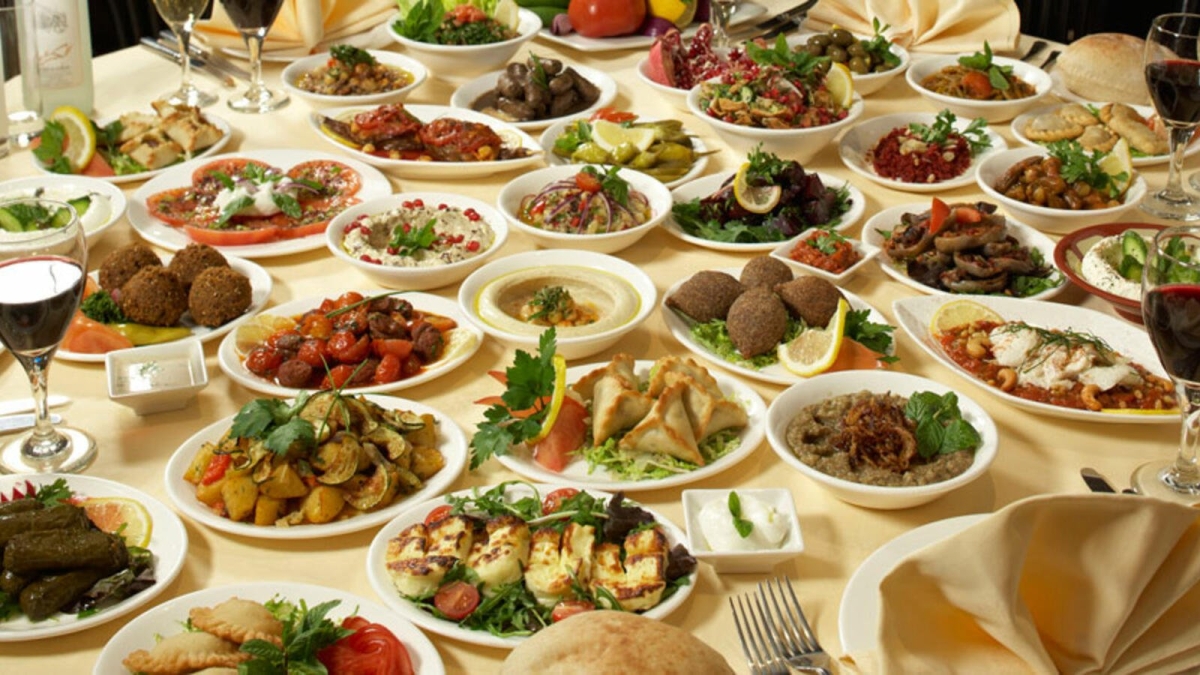 الإفتاء توضح حول إعلانات الطعام المعروضة خلال رمضان