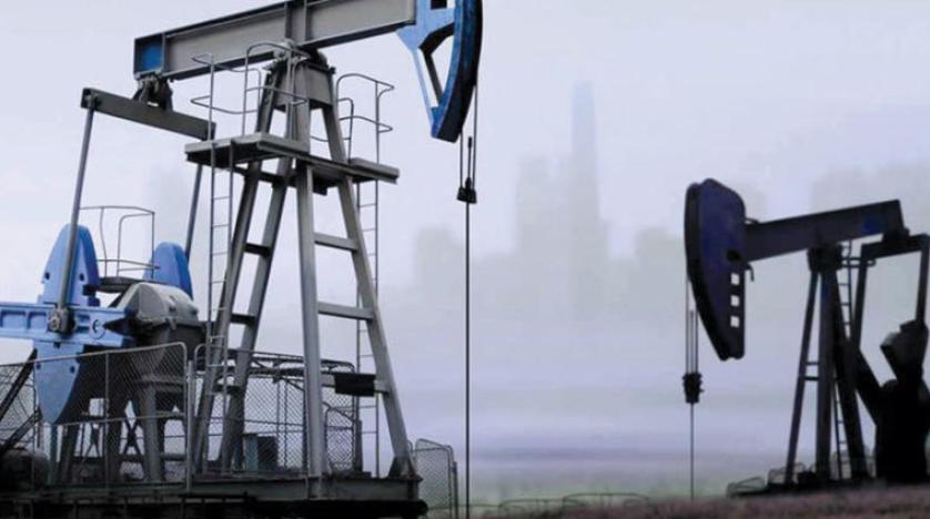 أسعار النفط تتراجع مع توقعات بزيادة الصادرات الروسية