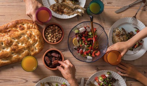 كيفية التخلص من آثار تناول الأطعمة الدهنية خلال شهر رمضان