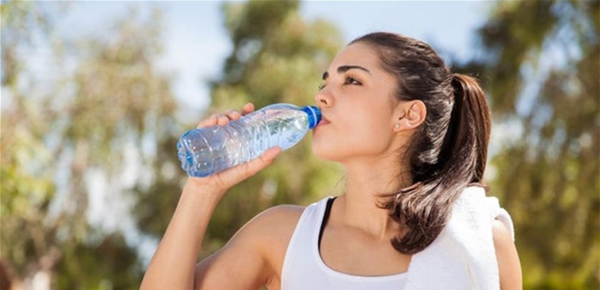 هل يؤدي شرب المزيد من الماء إلى فقدان الوزن؟