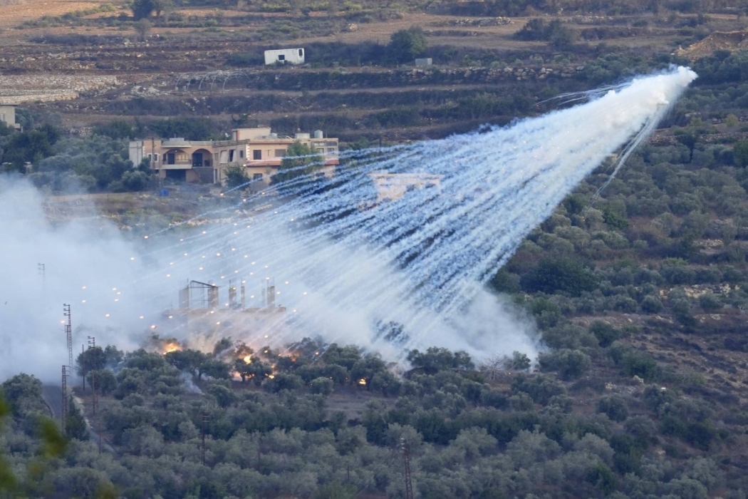 الجيش الإسرائيلي يقصف مباني لـ«حزب الله» جنوب لبنان
