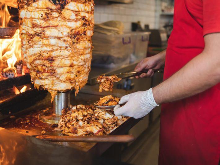 انتعاش إقبال الاردنيين على المطاعم والمقاهي مع انتصاف رمضان