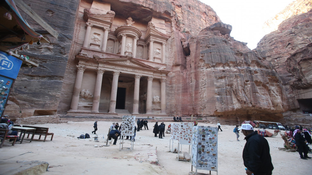 أكثر من نصف سياح المملكة عرب