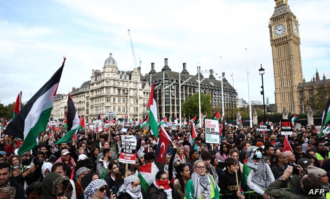 لندن: متظاهرون ضد الحرب على غزة يحتلون مدخل وزارة التجارة