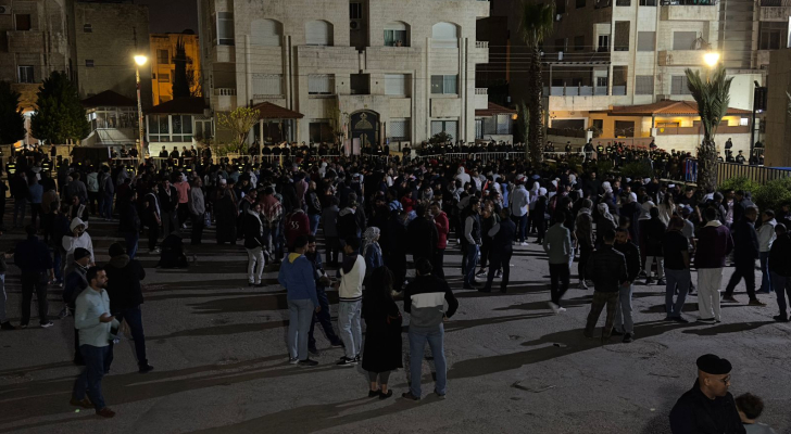 أردنيون يواصلون التظاهر في محيط سفارة الاحتلال بعمان تضامنا مع غزة