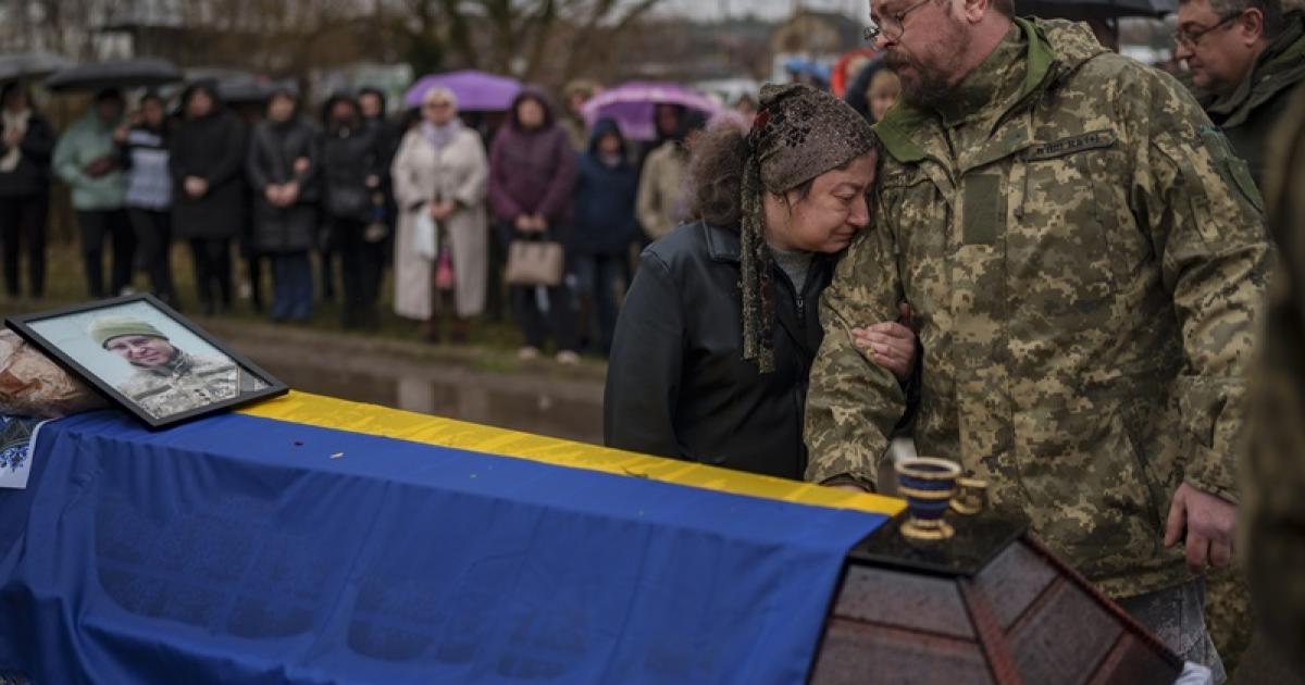 قائد الجيش الأوكراني: جنودنا يقاتلون بأسلحة قليلة أو حتى معدومة