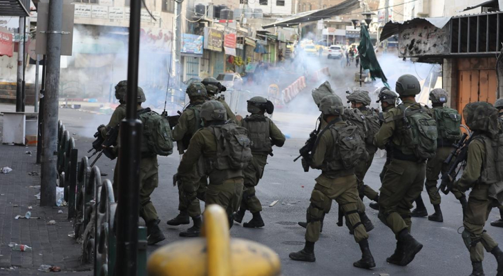 قوات الاحتلال تقتحم بلدتين قرب بيت لحم والخليل
