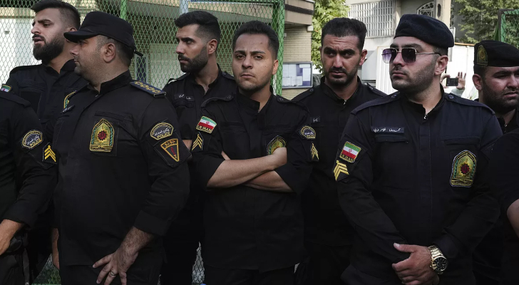 إيران: مقتل ثلاثة رجال أمن في هجوم إرهابي