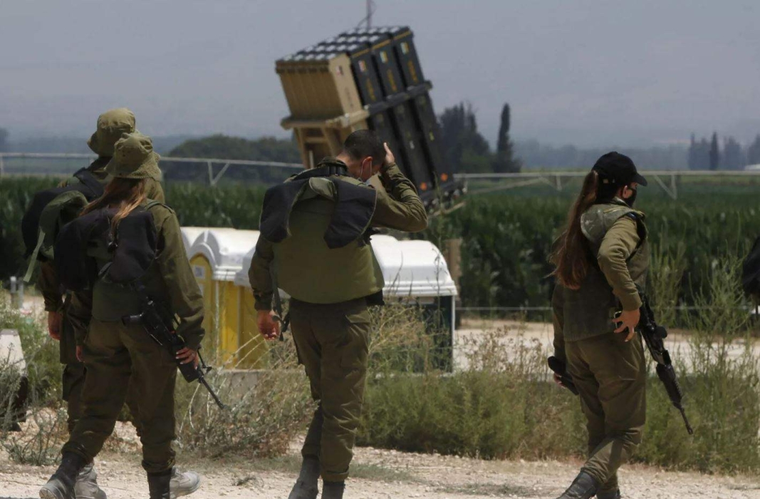 الجيش الإسرائيلي يعلن الانتقال من الدفاع إلى الهجوم على الحدود اللبنانية