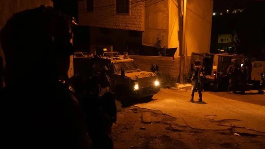 شرطة الاحتلال تعتدي على مصلين بالأقصى