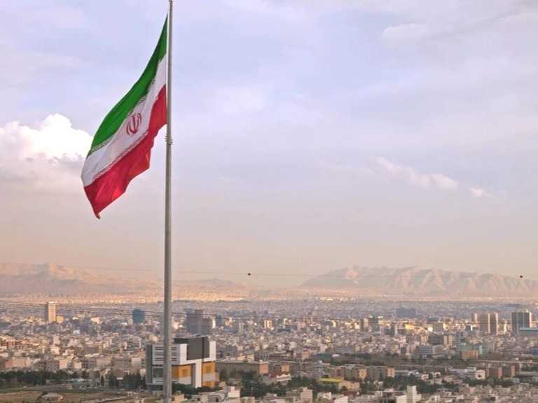 طهران تنتقد عدم إدانة لندن الهجوم على القنصلية الإيرانية بدمشق