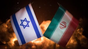 تلغراف عن مسؤولي استخبارات: إيران قد تقصف مباني عسكرية إسرائيلية