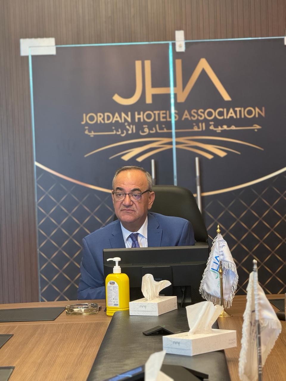 العين عبد الحكيم الهندي رئيس جمعية الفنادق الأردنية يترأس اجتماعاً مع التدريب المهني