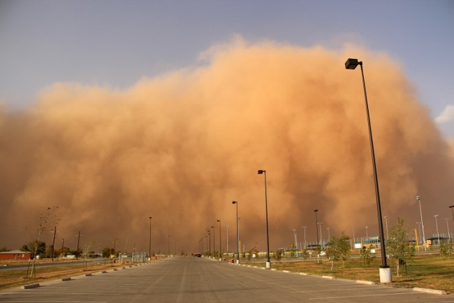 موجة غبارية تؤدي إلى ارتفاع نسب الغبار و الأتربة العالقة بأجواء الأردن الخميس