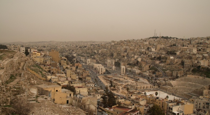 طقس العرب يُنبه من ارتفاع نسب الغبار في أجواء الأردن الخميس