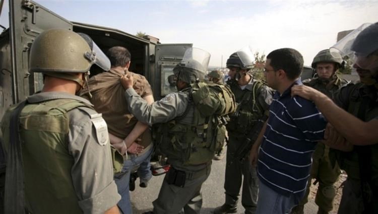 الاحتلال يعتقل فتاة وشابين في كفر مالك بالضفة الغربية