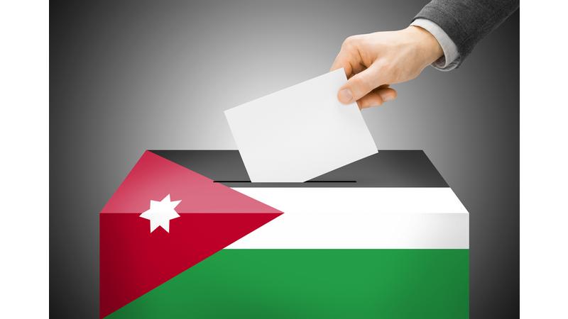 عنيزات يرجح صدور قرار بإجراء الانتخابات النيابية خلال هذا الأسبوع