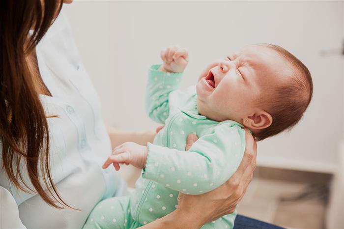 الارتجاع الصامت عند الرضع: دليلك لفهمه وعلاجه