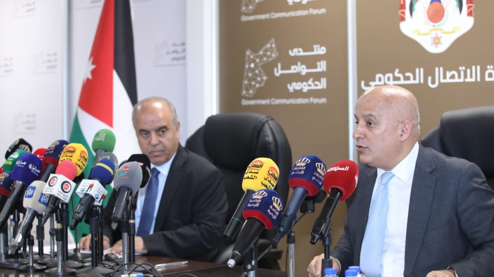 الحكومة: لم يعاقب أردنيا للتضامن مع غزة .. والانزالات من السماء تشهد