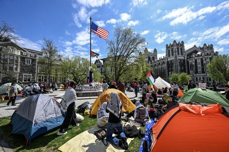 سيناتور اميركي ينتقد التعامل مع الاحتجاجات الجامعية