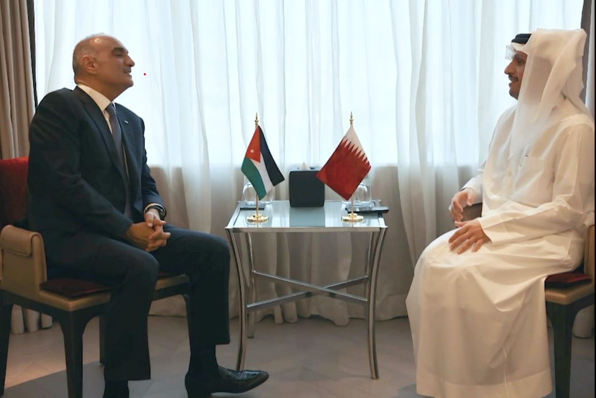 رئيس الوزراء يلتقي نظيره القطري على هامش المنتدى الاقتصادي العالمي بالرياض