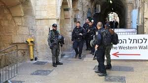 الشرطة الإسرائيلية تشتبه في أن منفذ عملية الطعن سائح تركي