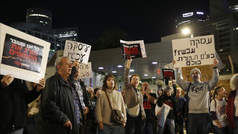 أهالي المحتجزين يتظاهرون مساء في تل أبيب للمطالبة بصفقة