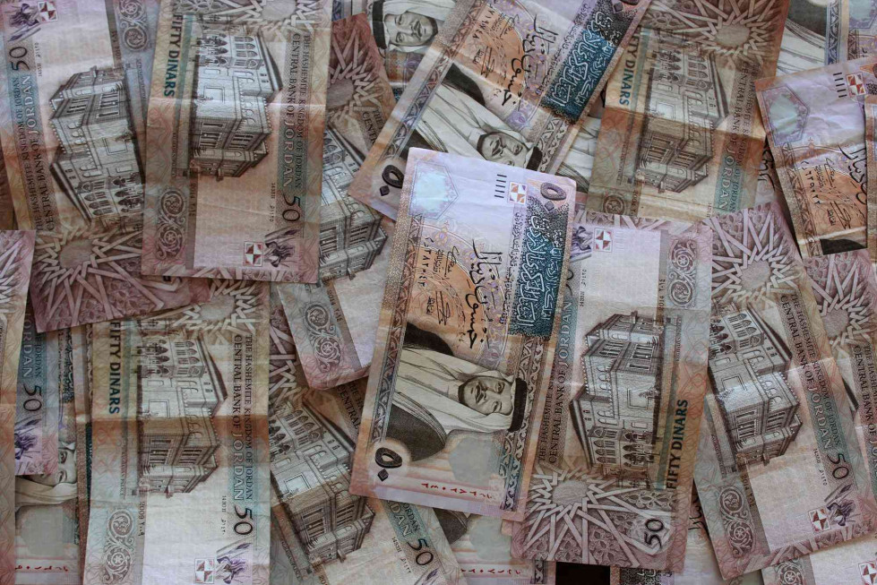 خبير: ارتفاع مديونية الأردن 20 مليار دولار في عهد الخصاونة (أرقام)