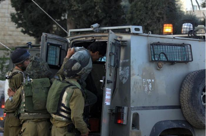 الاحتلال يعتقل 25 فلسطينيا من الضفة خلال 24 ساعة