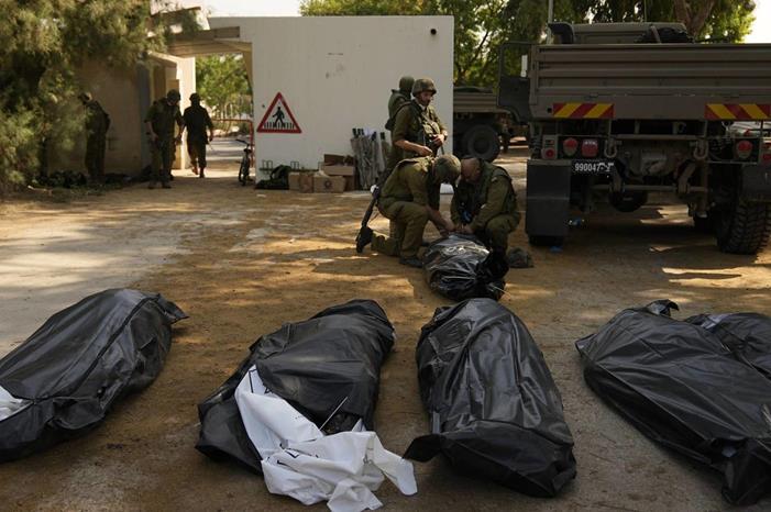 جيش الاحتلال يعلن مقتل ضابطين عند الحدود مع لبنان