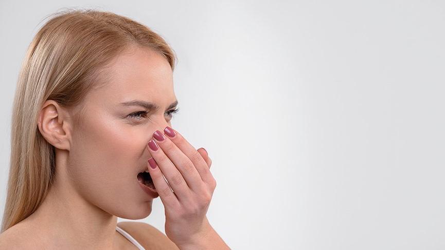 5 طرق سحرية لمنع رائحة الفم الكريهة