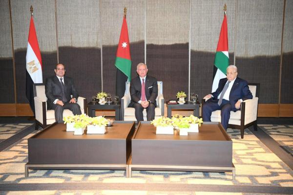 الملك والرئيسان المصري والفلسطيني يعقدون اجتماعا تنسيقيا