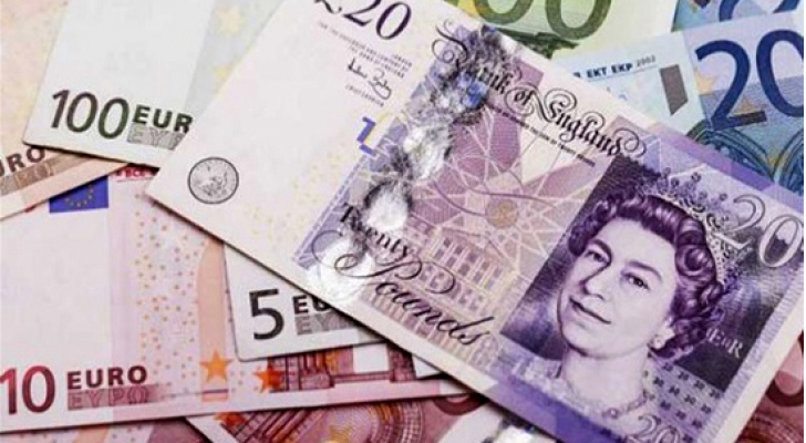 الاسترليني يتراجع امام الدولار ويرتفع مقابل اليورو