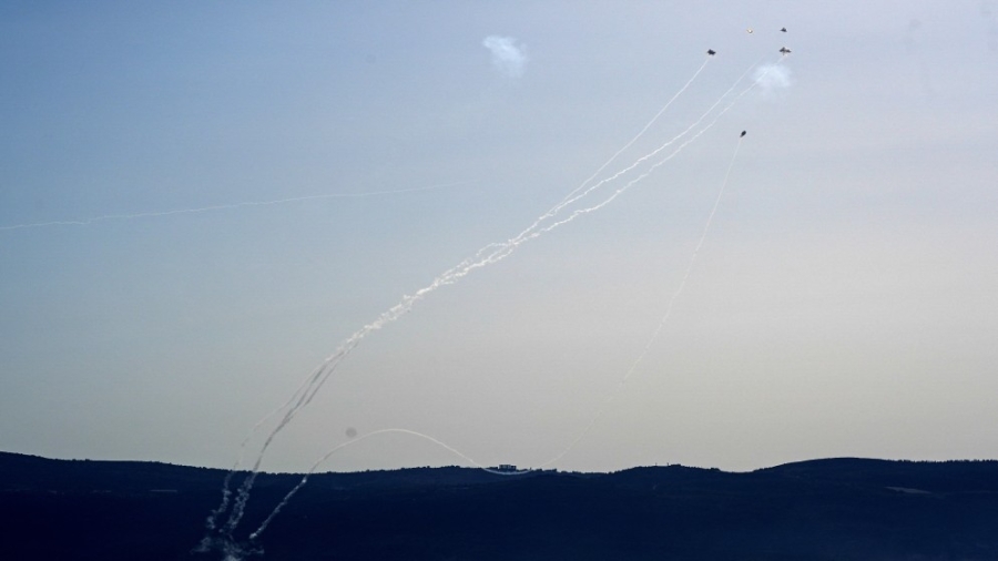 عاج حزب الله يستهدف مقار عسكرية إسرائيلية بأكثر من 200 صاروخ وبسرب من المسيرات