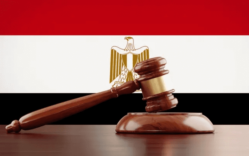 مصر.. قرار قضائي برفع أسماء 716 شخصاً من قوائم الإرهاب