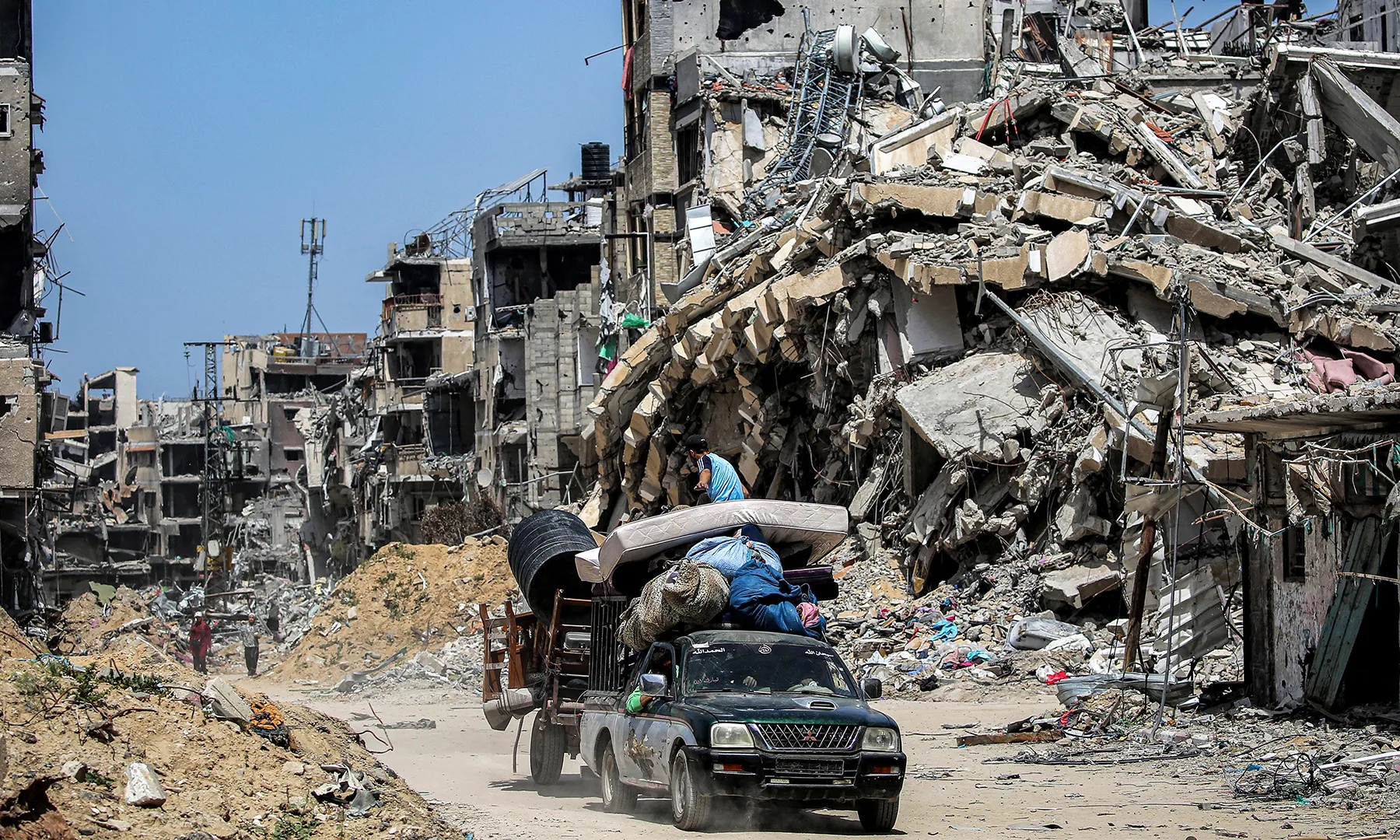 جرحى بقصف مركز لتوزيع الطعام على النازحين بالنصيرات