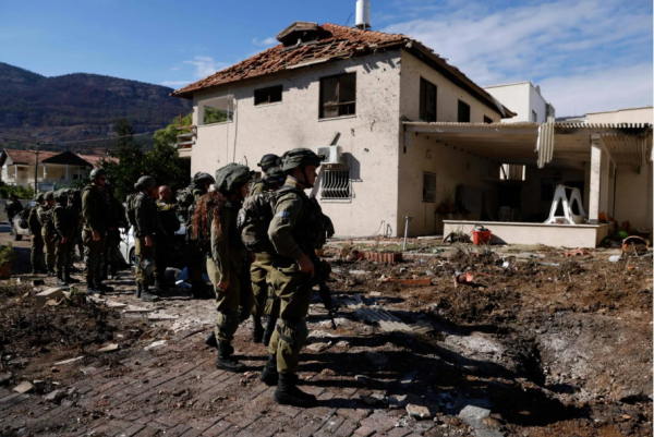 الجيش الإسرائيلي: قصفنا مسلحين وعشرات المنصات لحزب الله