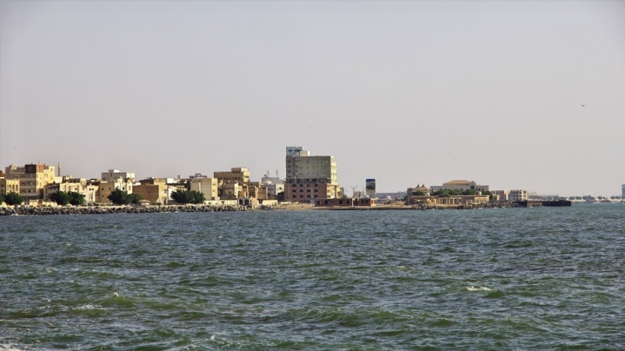 هيئة بحرية: إجلاء طاقم سفينة كانت تمثل خطرا على الملاحة في البحر الأحمر