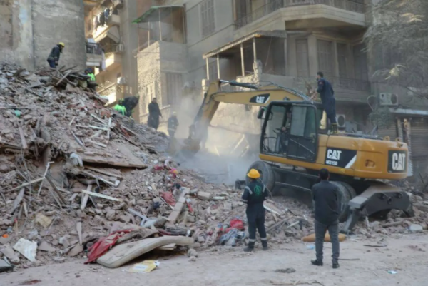 8 وفيات و3 إصابات بحادث انهيار مبنى وسط القاهرة