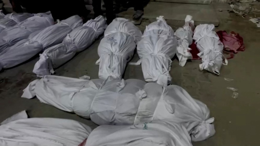 شهداء بقصف الاحتلال الإسرائيلي فلسطينيين أمام مستشفى كمال عدوان