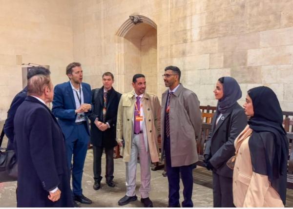 تريندز يقوم بجولة في البرلمان البريطاني