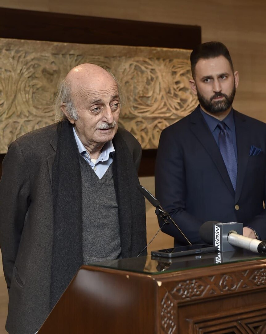 وليد جنبلاط يأمل في خروج الدخان الأبيض يوم 9 يناير