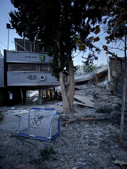 رئيس بلدية رمات غان: المدرسة أصابها صاروخ أطلق من اليمن