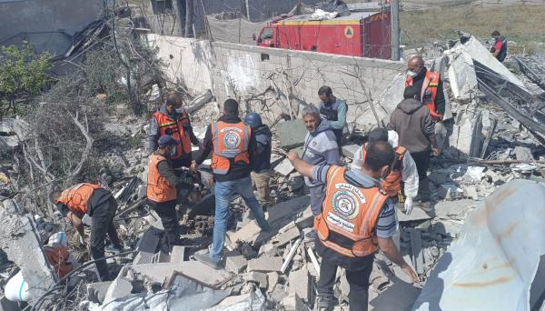 الدفاع المدني بغزة: الاحتلال يمنع إجلاء جثامين الشهداء