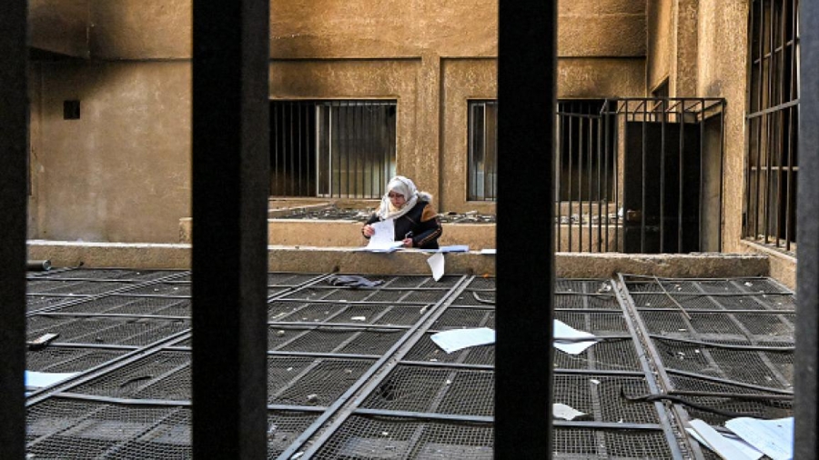 من المسؤول عن إتلاف المستندات والوثائق بالأفرع الأمنية في سورية؟